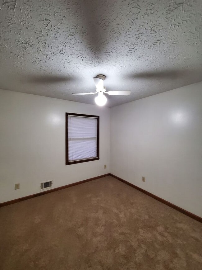 Building Photo - Great location and Schools