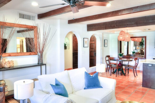 Building Photo - 7557 N Dreamy Draw Dr