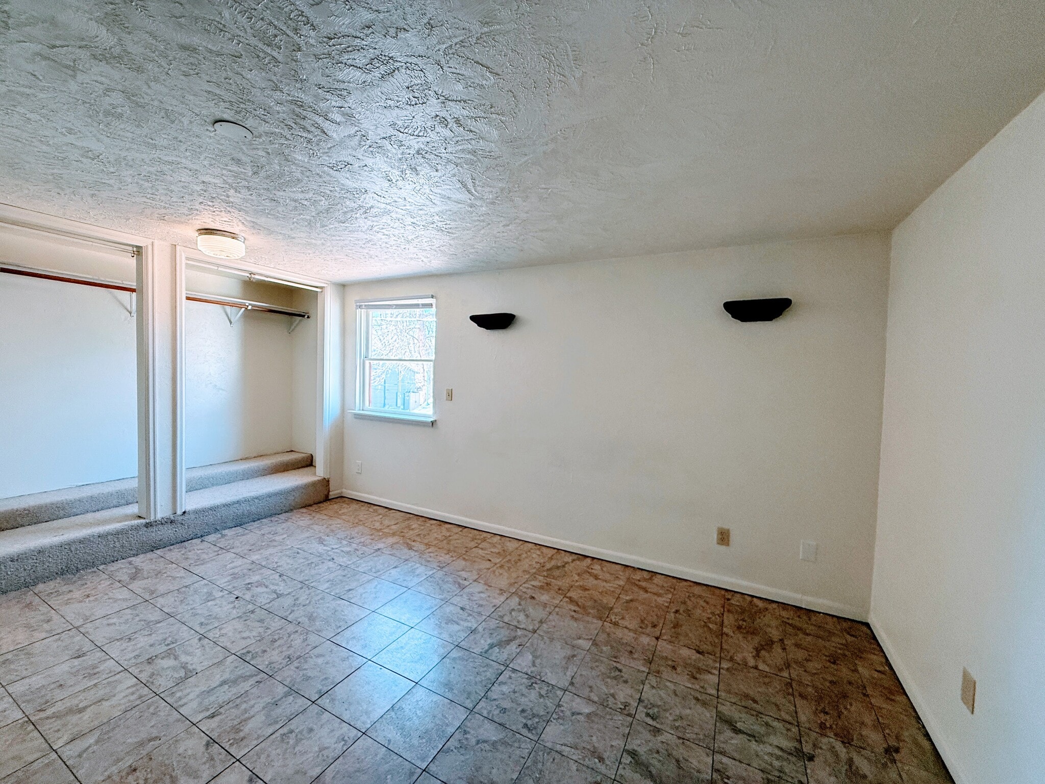 Building Photo - 539 Adams Ave