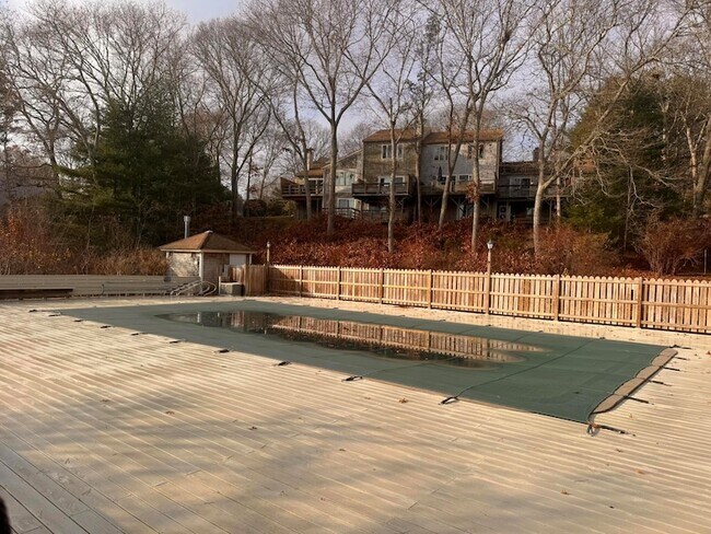 Building Photo - 225 SW Meadows