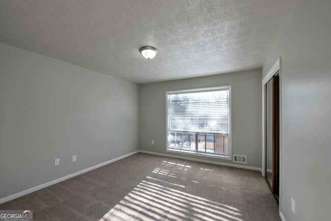 Building Photo - 1870 Sandgate Cir SW