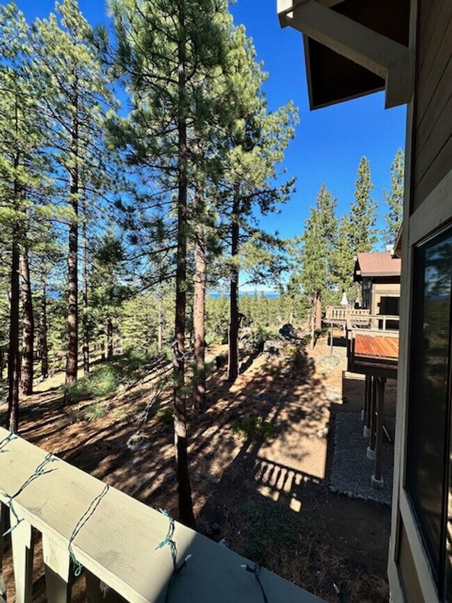 Building Photo - Spacious 4Bd home available for a seasonal lease starting 4/15/26!! Call me today.