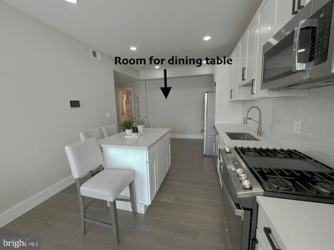Building Photo - Cozy 3 Bedroom 2 Bathroom Condo- Conveniently Located in the heart of Washington, DC