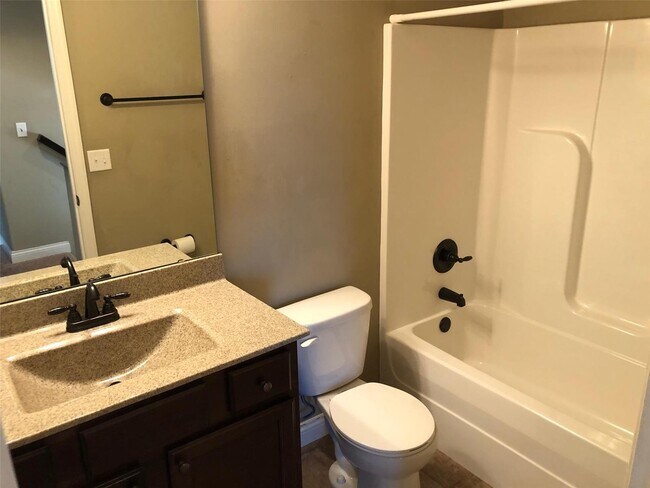 Building Photo - 114 Prairie Bluffs Dr