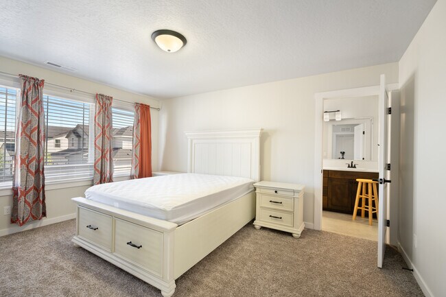 Building Photo - 5359 S Redeken Pl