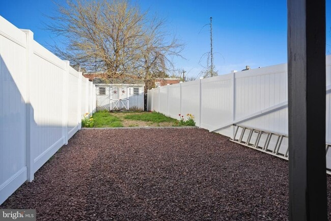 Building Photo - 344 Grove St