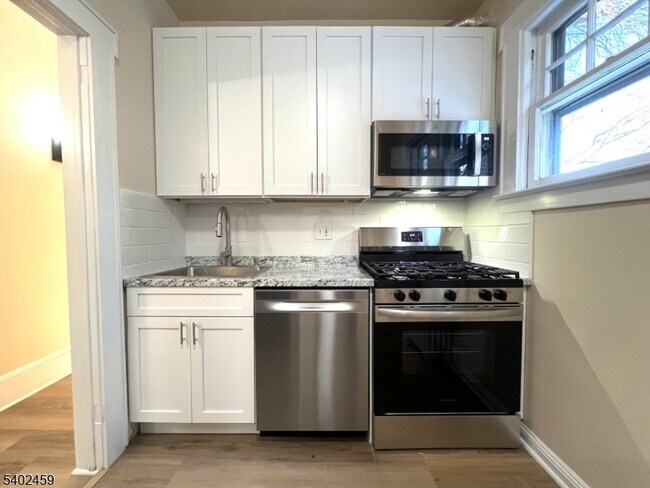 Building Photo - 185 Broad St