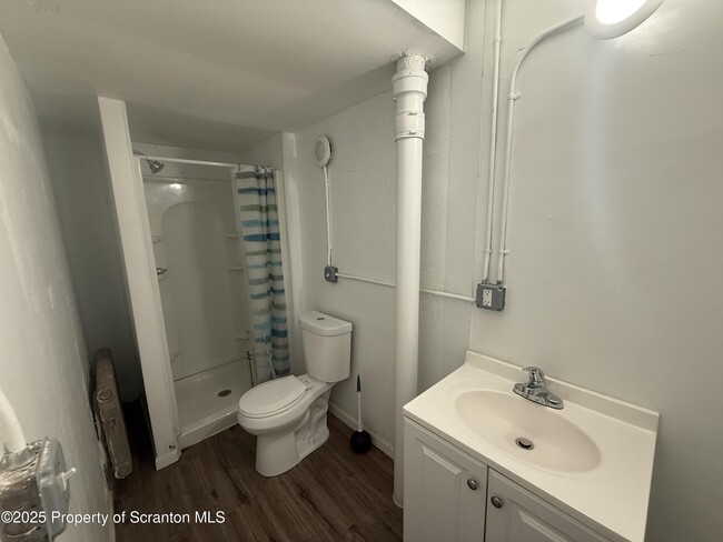 Building Photo - 417 Willow St