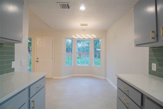Building Photo - 13111 Campos Dr