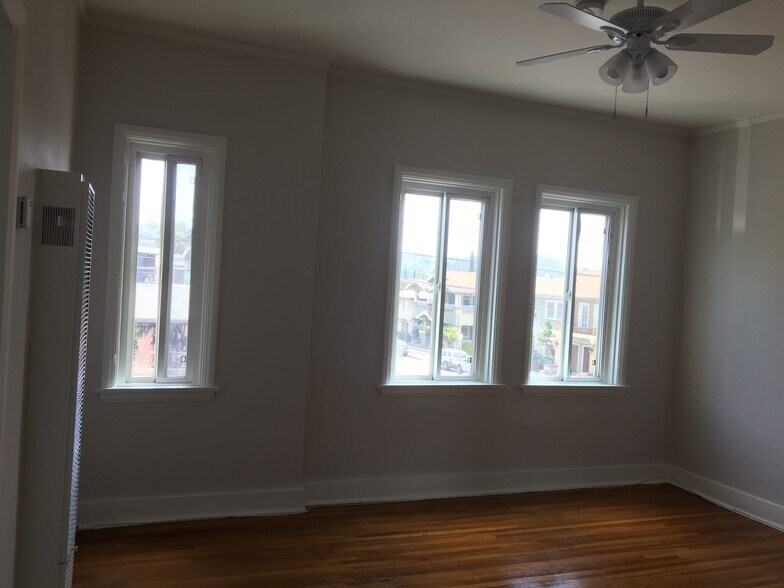 Building Photo - 1759 Hillhurst Ave