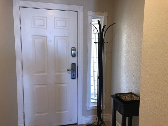 Building Photo - Meridian 2 BDR /2 BATH Luxury Condo - RESO...