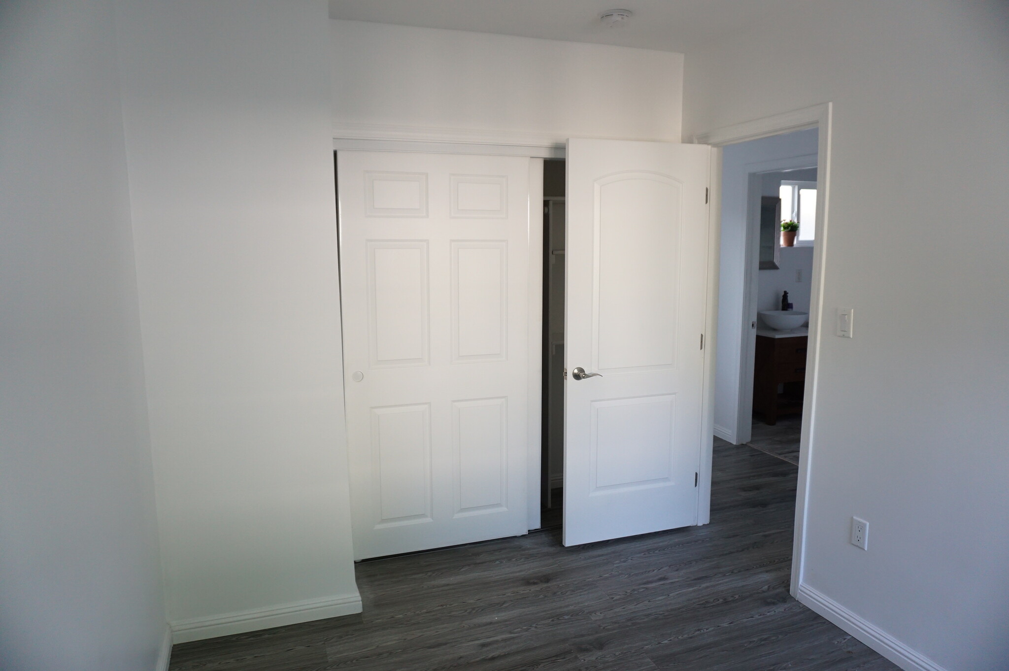 Building Photo - 14820 Devonshire St