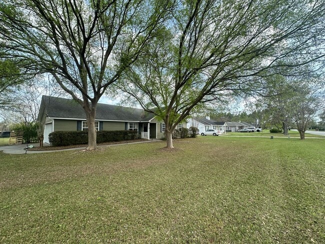 Building Photo - Home in Heatherwoods S/D