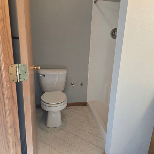 Lower Level 3/4 Bath - 1415 Kodiak Ct