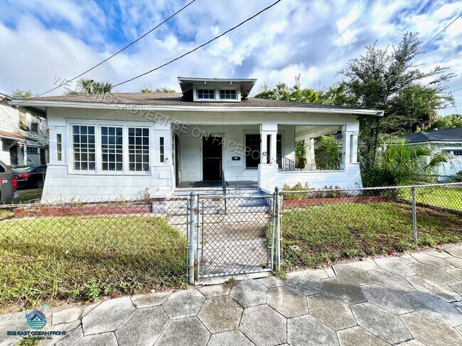 Primary Photo - Spacious 2 Bedroom Home