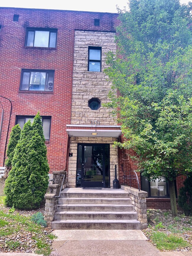 Building Photo - *** Pet Friendly Apartments in Mt. Lebanon * Near Castle Shannon T Stop * Affordable and Spacious...