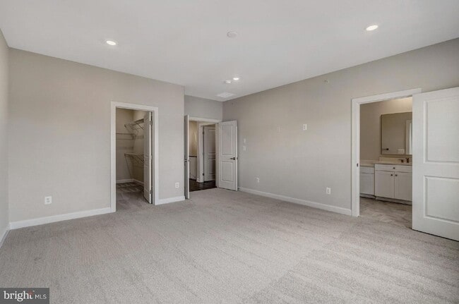 Building Photo - 43769 Metro Ter