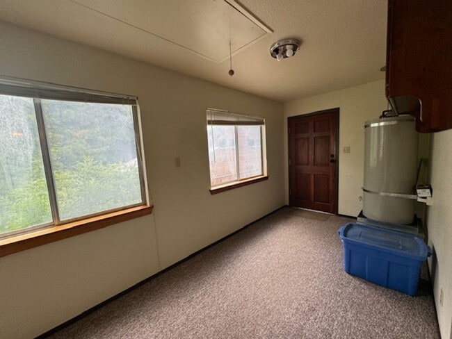 Building Photo - 2437 Ridgewood Dr