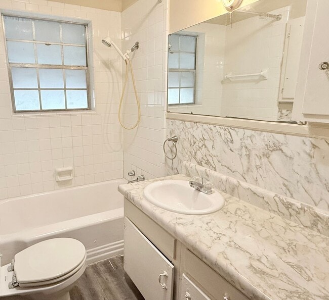 Building Photo - Charming 2-Bedroom Home with Office