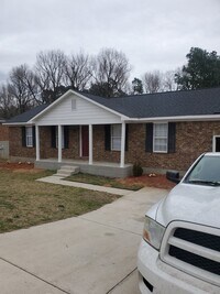 Building Photo - 3883 Crest Dr