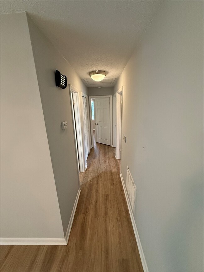 Building Photo - 112 Lynwood Dr