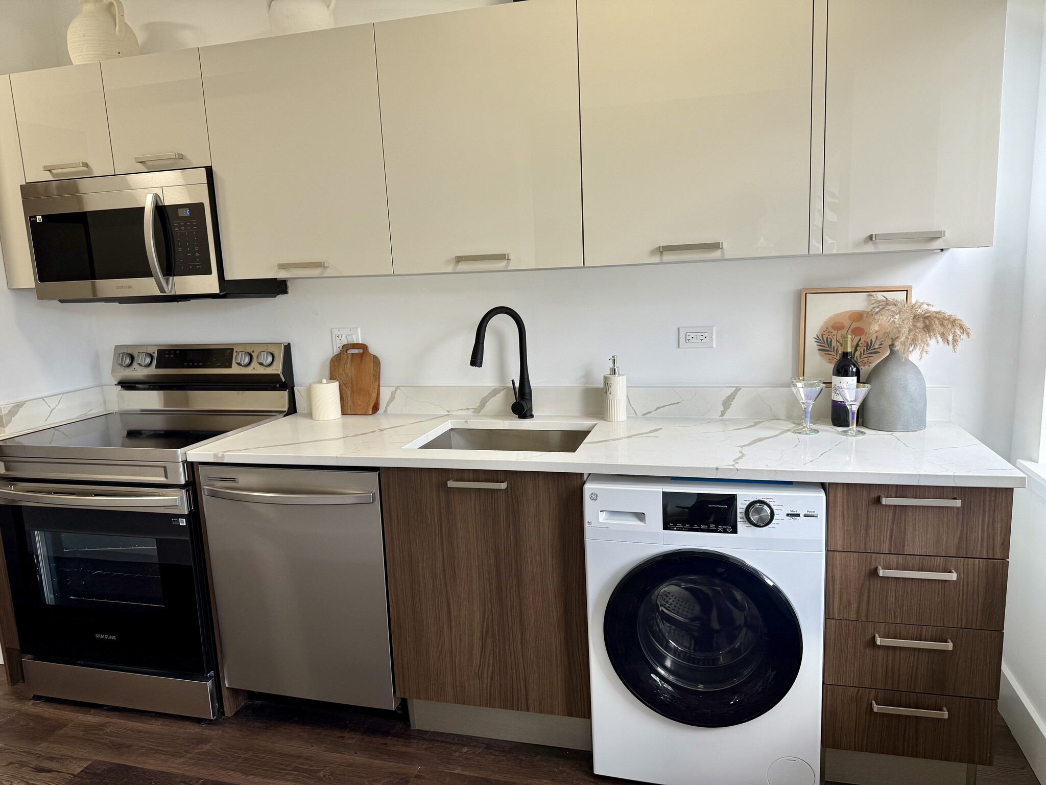 Building Photo - 5638 N Ashland Ave