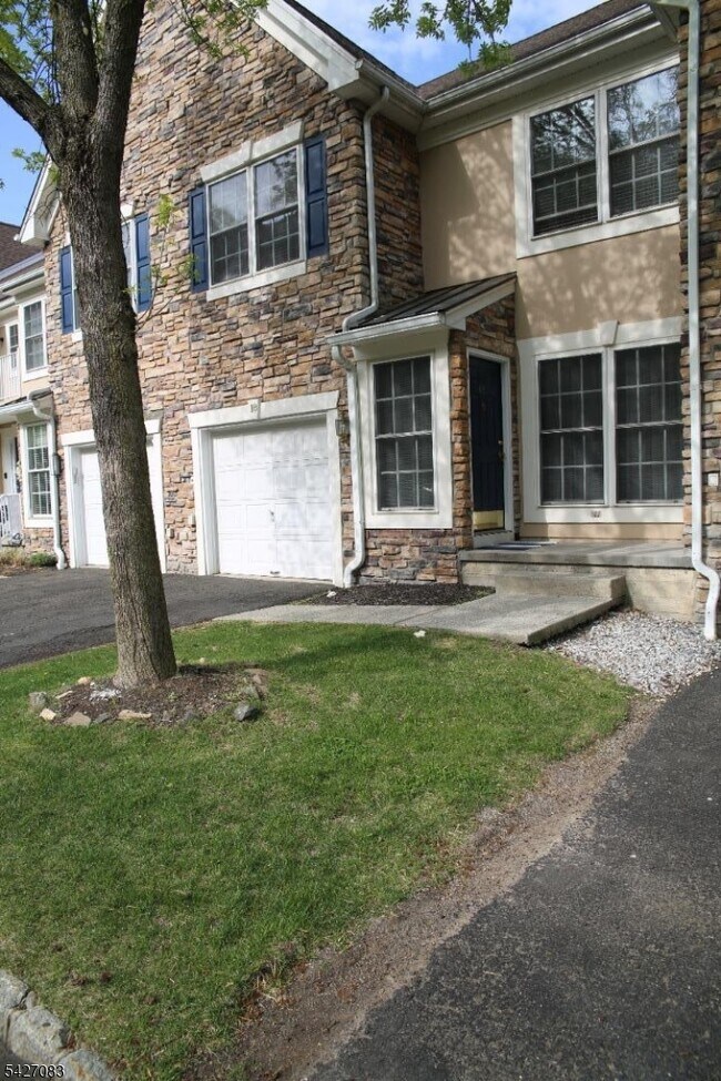 Building Photo - 18 Rosewood Ct