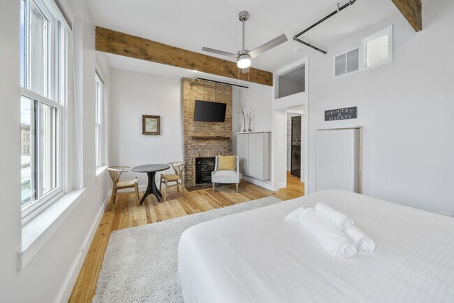 Building Photo - 122 W Elder St