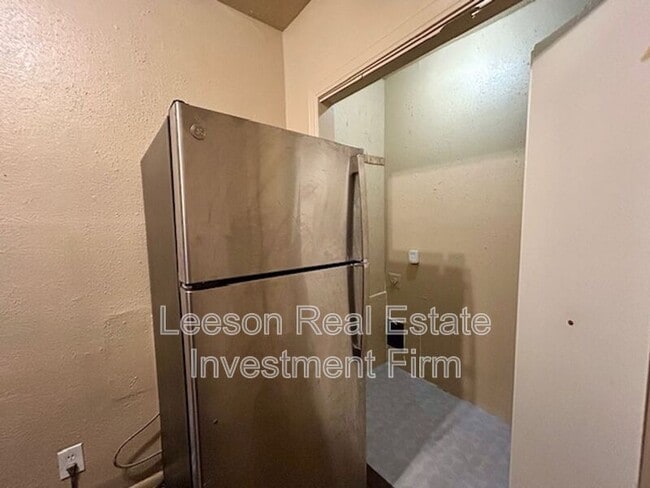 Building Photo - 517 Stoner Ave