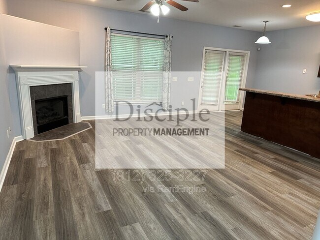 Building Photo - 250 Summer Hill Way