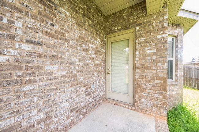 Building Photo - 14137 Waterford Cove