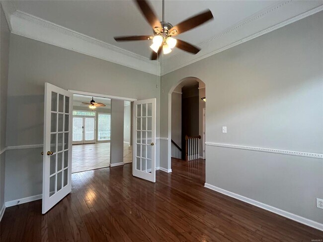 Building Photo - 704 Emerald Dr