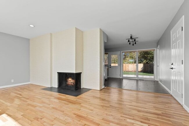 Building Photo - Freshly Updated West Seattle Rambler w/ Ai...