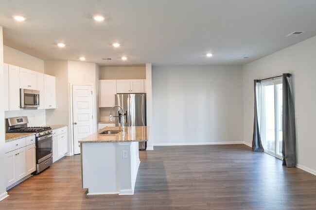 Building Photo - Coastal Living at its finest