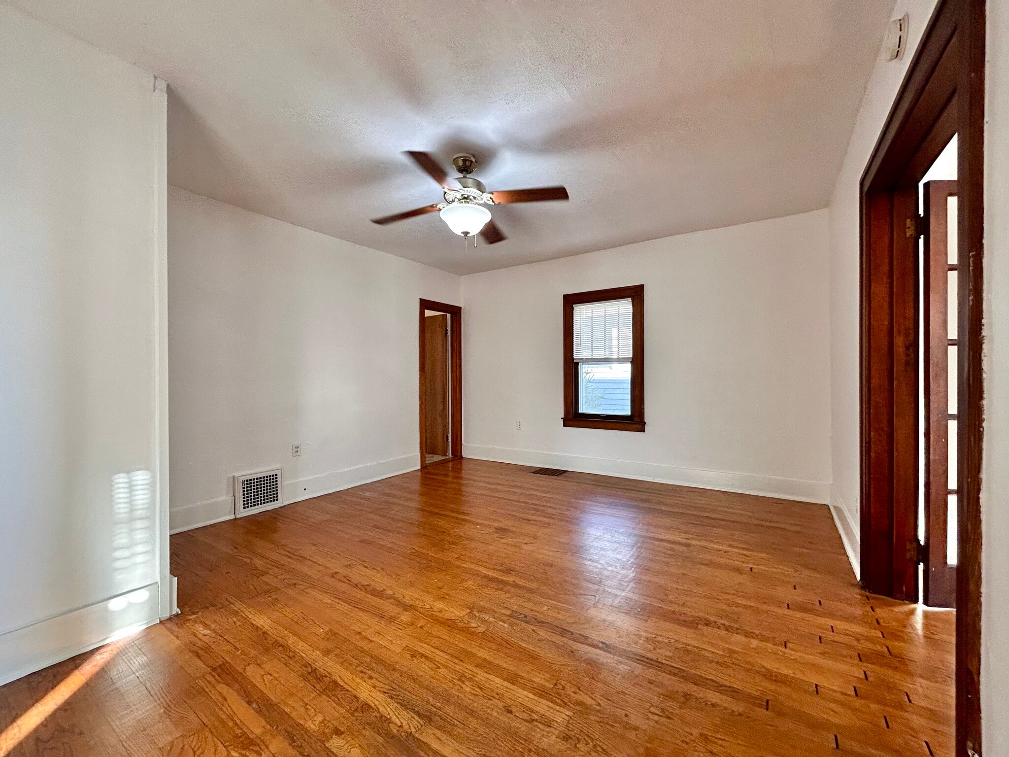 Building Photo - 224 Lyon St NE