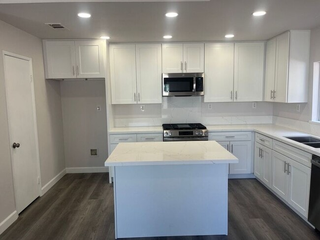 Building Photo - 39790 Monarch Dr