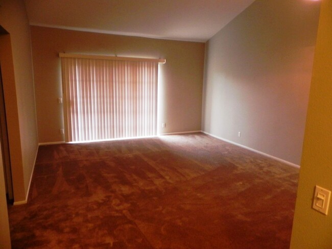 Building Photo - LONG BEACH 2BR/2BA CONDO NEAR REDONDO & AN...