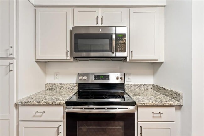 Building Photo - 30 Argyle Ave