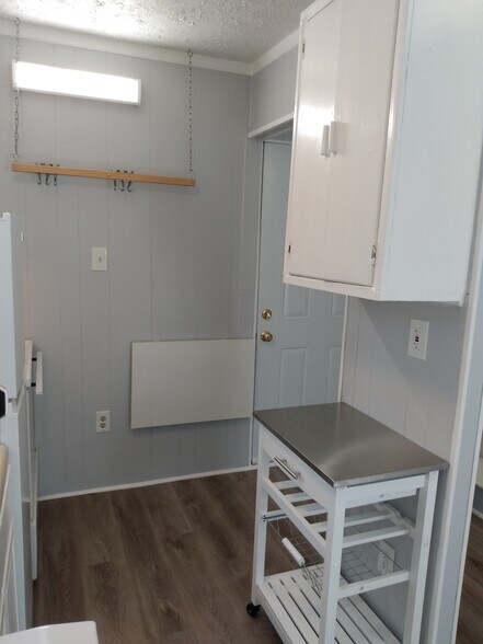 Building Photo - 201 Lake Dr