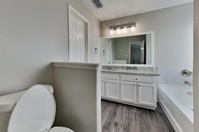 Building Photo - 3207 Trail Hollow Dr