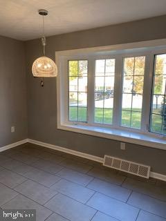 Building Photo - 704 Kings Ln