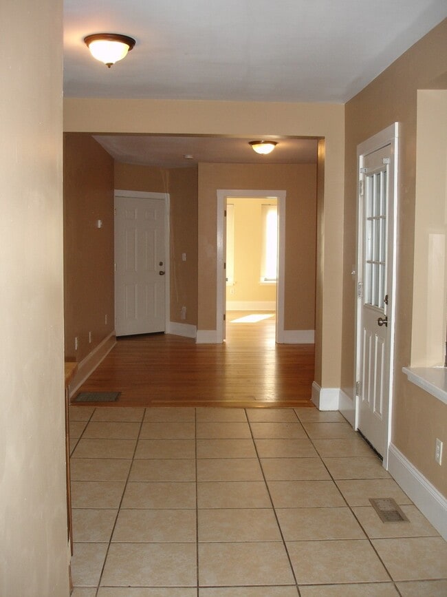 Building Photo - 518 N Queen St