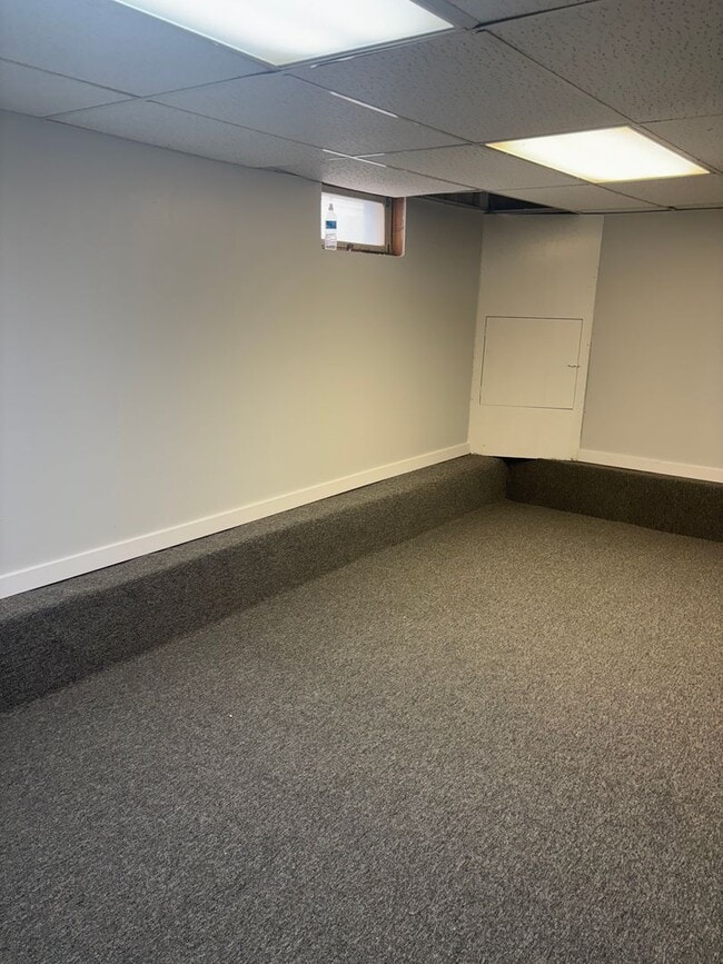 Building Photo - 624 N Lewis Ave