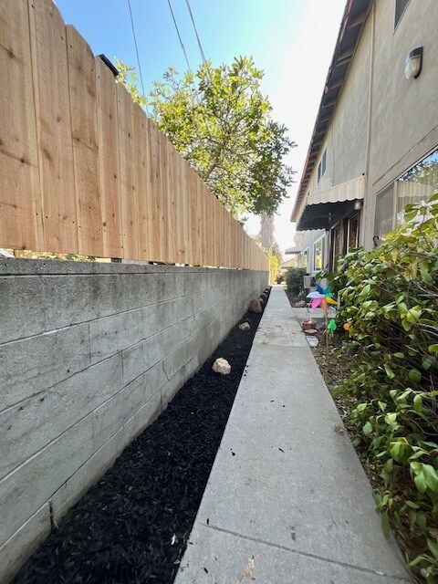 Building Photo - 429 W Elk Ave
