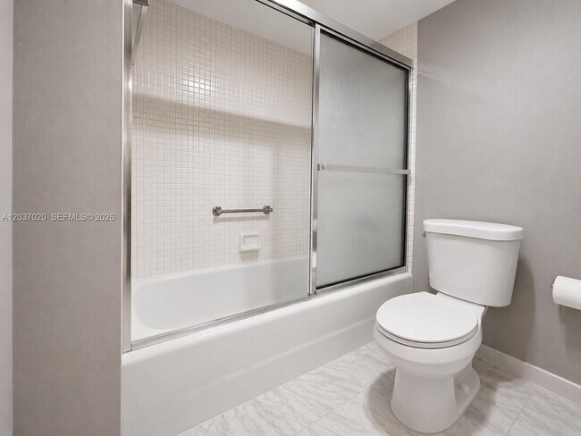 Building Photo - 20505 E Country Club Dr
