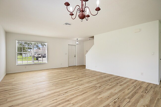 Building Photo - 617 SE Karrigan Terrace