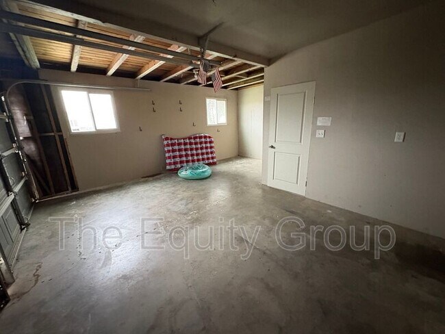 Building Photo - 600 N Dickran Dr