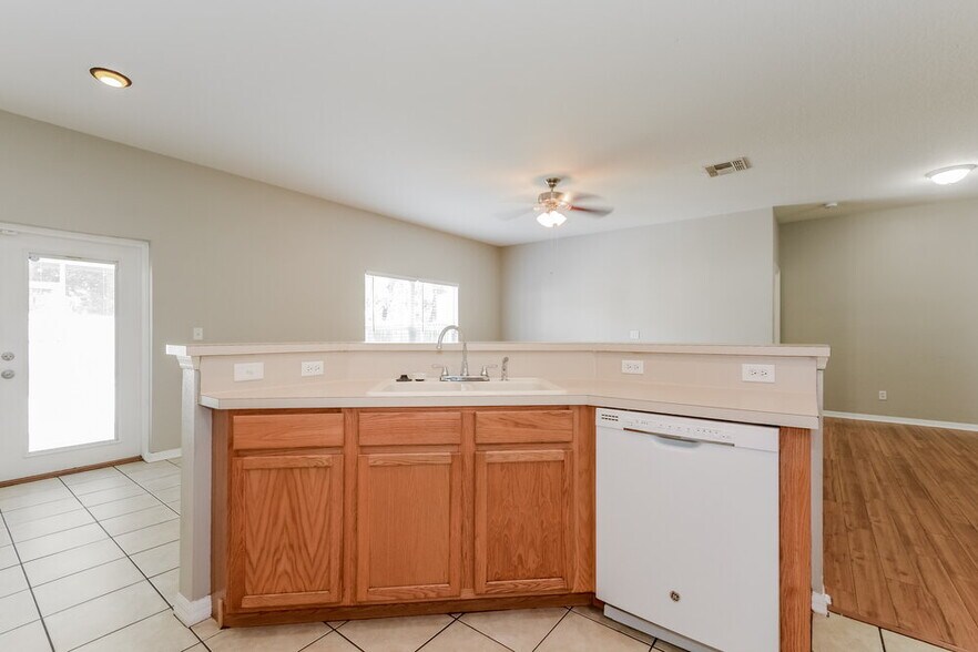 Building Photo - 723 Parsons Pointe St