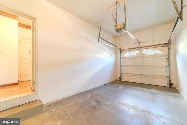 Building Photo - 651 Fawn Cir