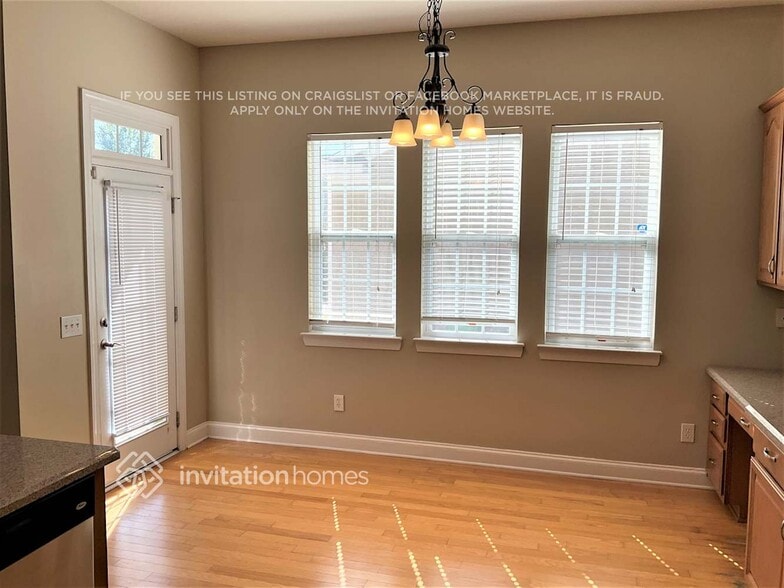 Building Photo - 10546 Alvarado Way